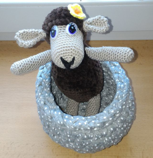 Picture of Hostess sheep in her basket - crocheted - handmade